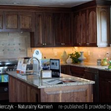 image 153-kamienna-wyspa-w-kuchni-jpg
