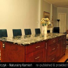 image 157-kamienna-wyspa-w-kuchni-jpg