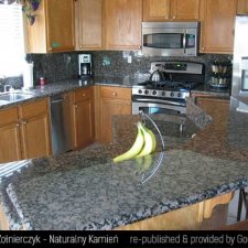 image 165-kamienna-wyspa-w-kuchni-jpg
