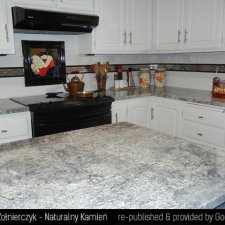 image 179-kamienna-wyspa-w-kuchni-jpg