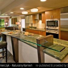 image 202-kamienna-wyspa-w-kuchni-jpg