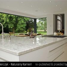 image 209-kamienna-wyspa-w-kuchni-jpg