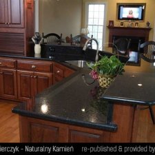 image 231-wyspy-kuchenne-z-kamienia-jpg